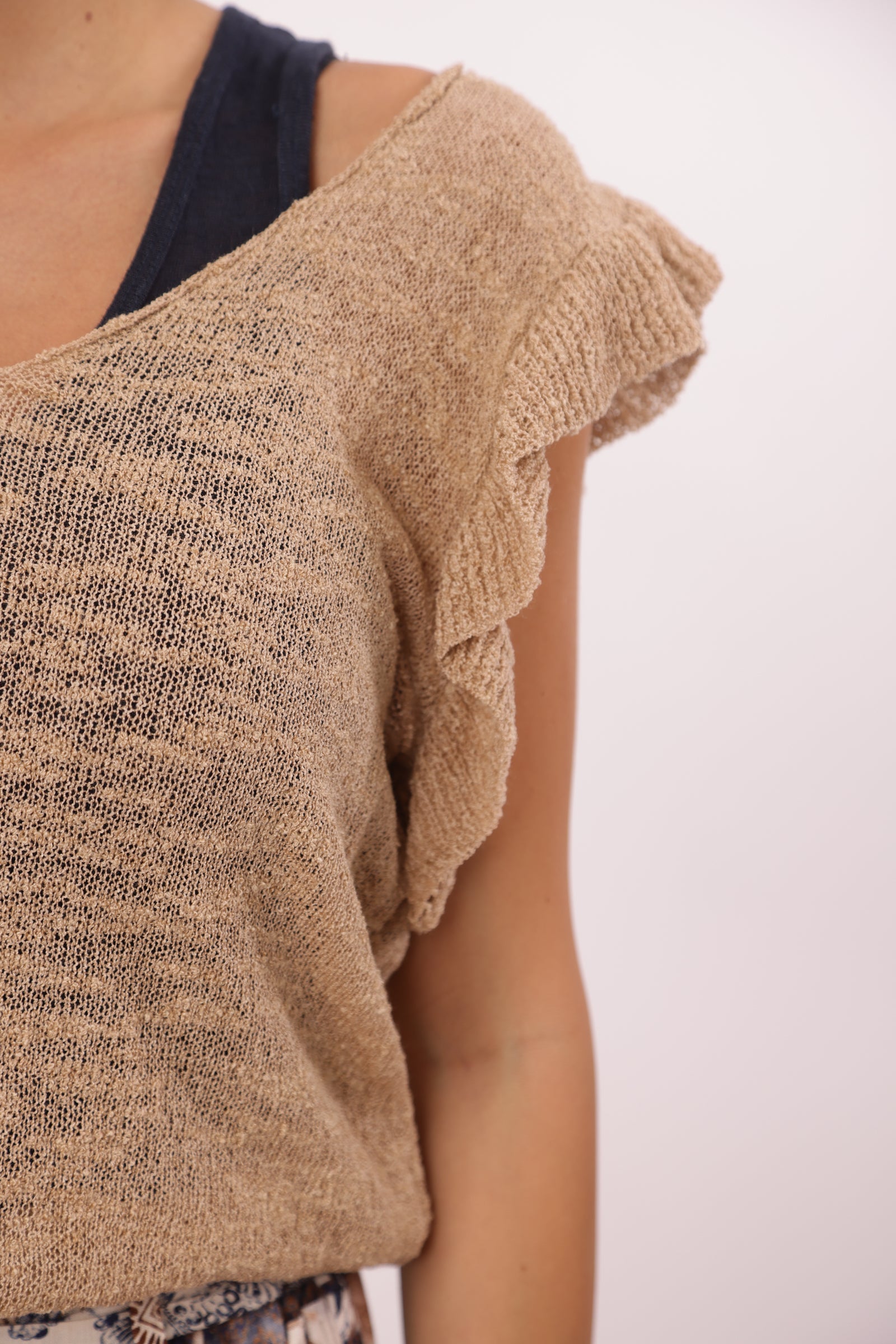 Maglia Scollo V Volant cammello|Colore:Cammello