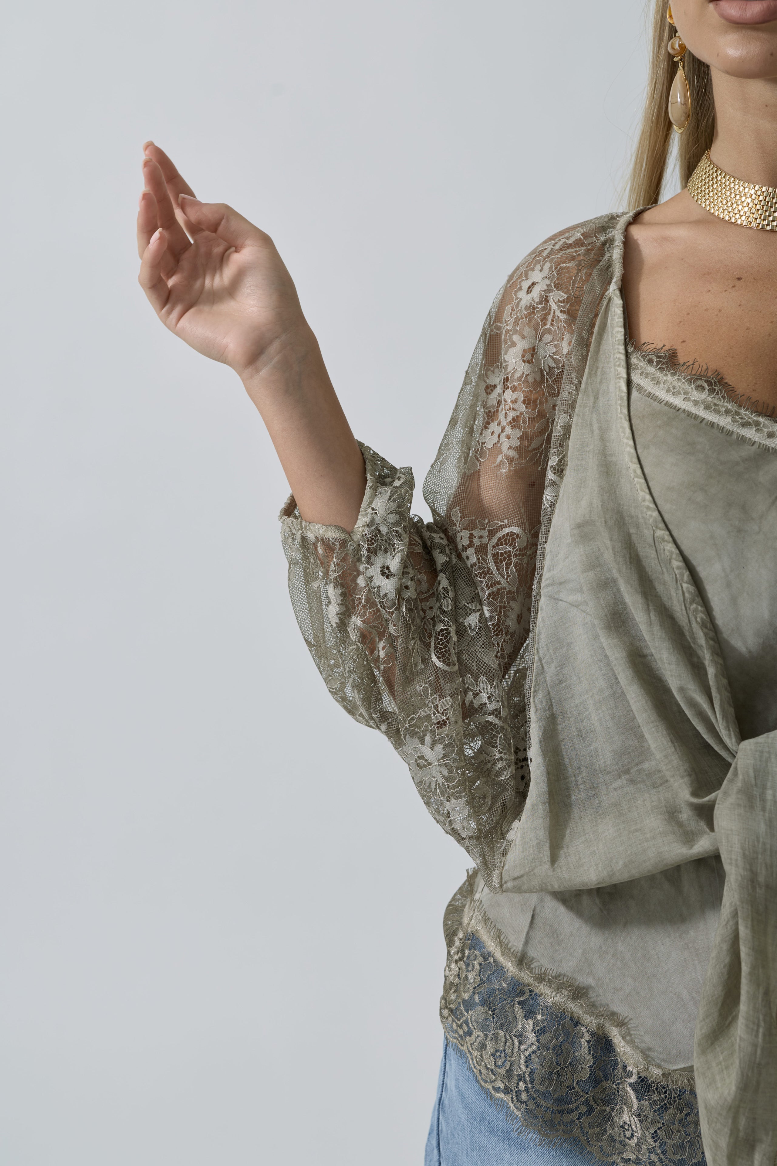 Coprispalle Pizzo Karen fango|Colore:Fango