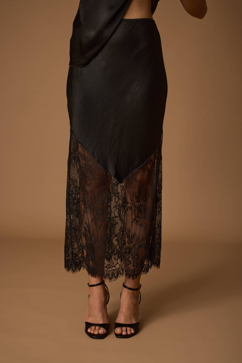 Gonna Con Pizzo nero|Colore:Nero