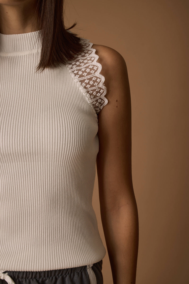 Top Con Pizzo Bianco|Colore:Bianco