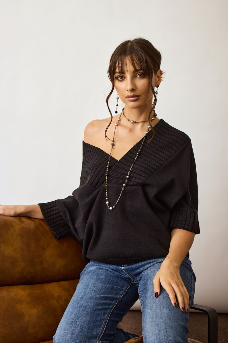 Pull Scollo V Coste nero|Colore:Nero