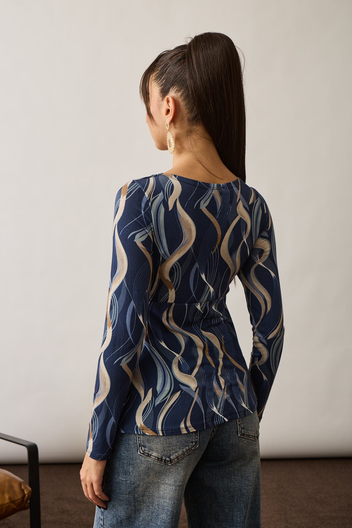 Maglia Nodo Fantasia Astratta Blu