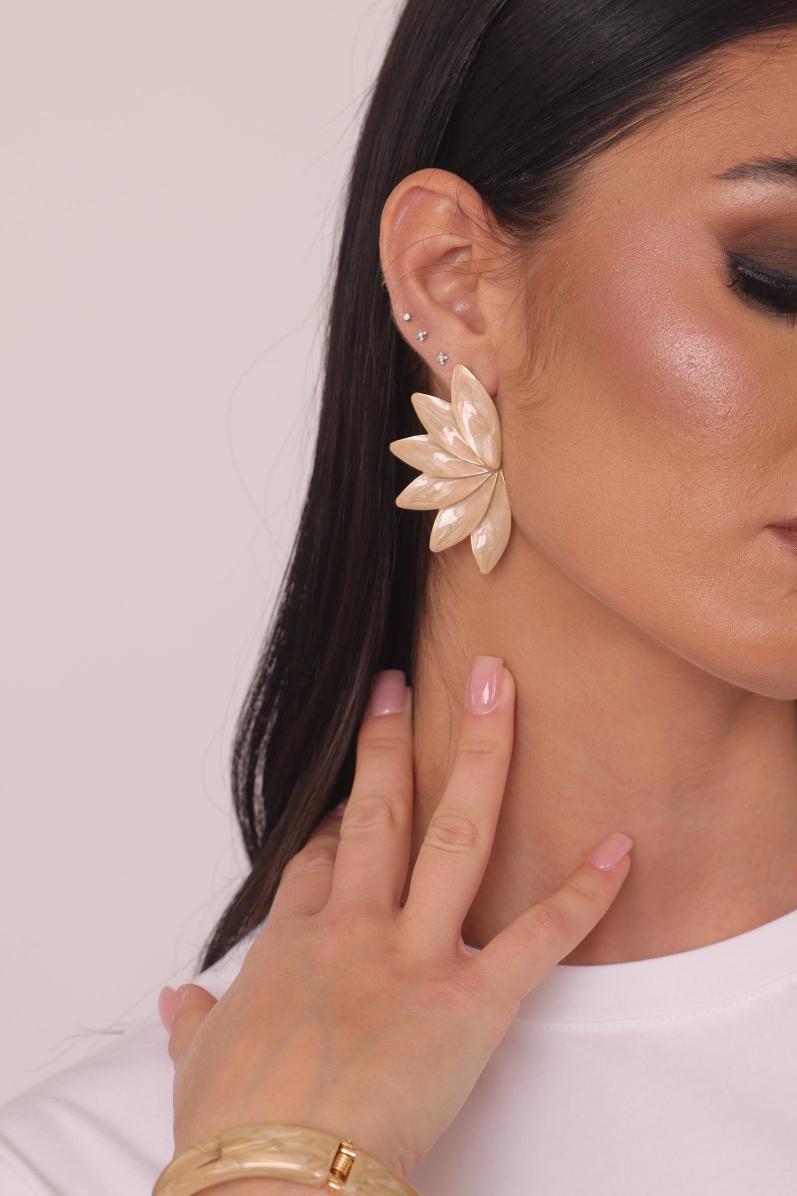 Orecchini Petali beige|Colore:Beige