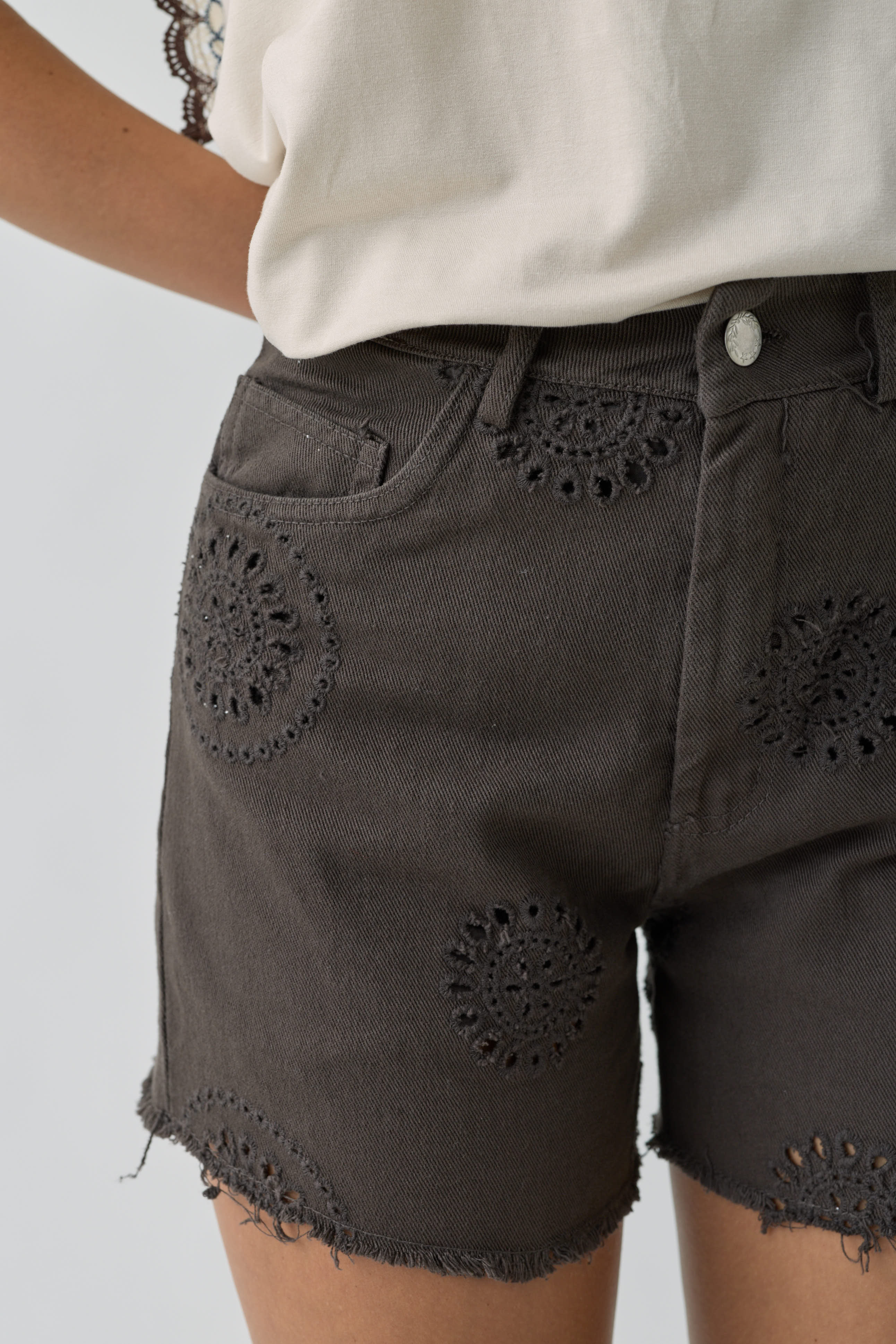 Shorts Con Ricamo testa di moro|Colore:Testa di moro