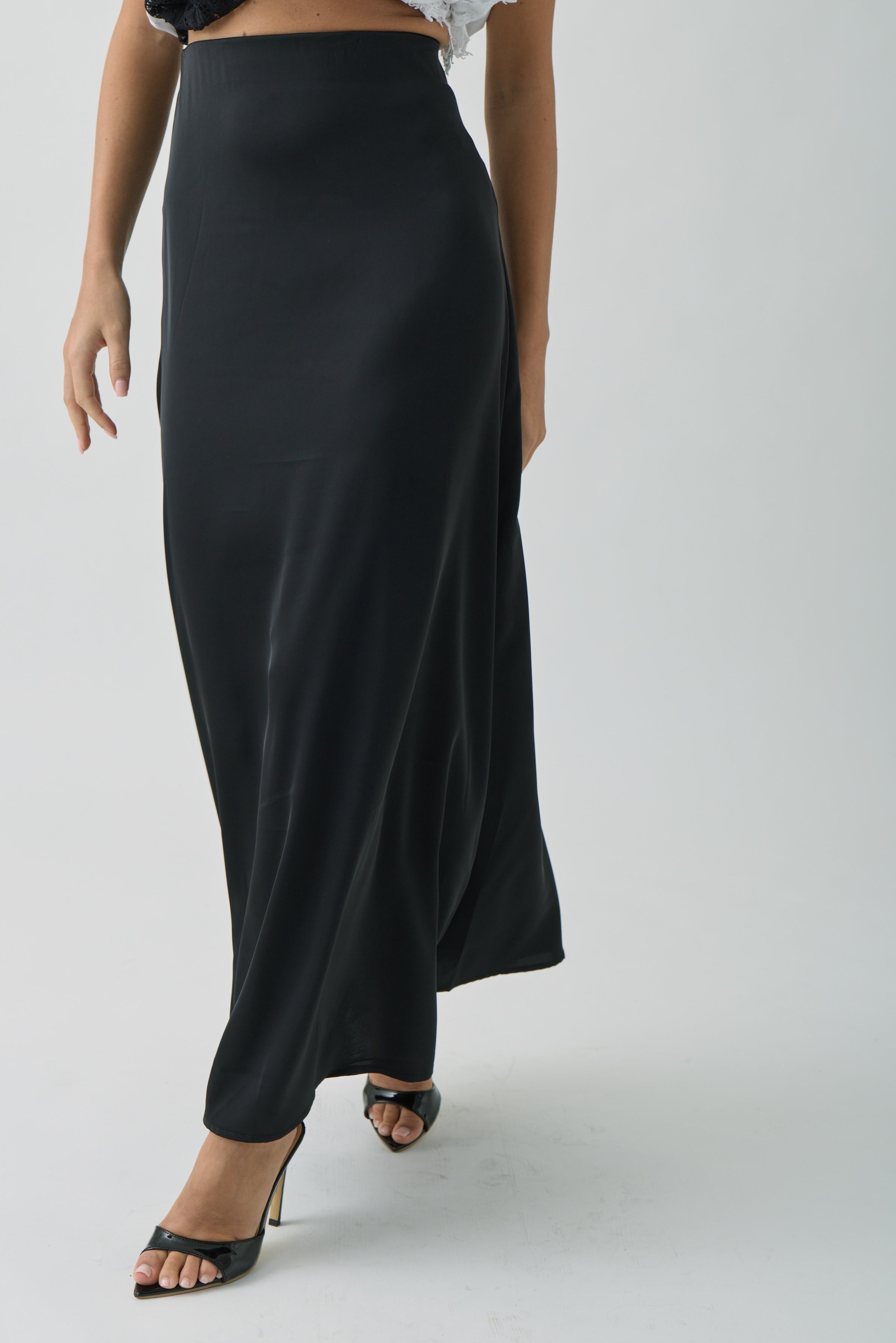 Gonna Satin nero|Colore:Nero