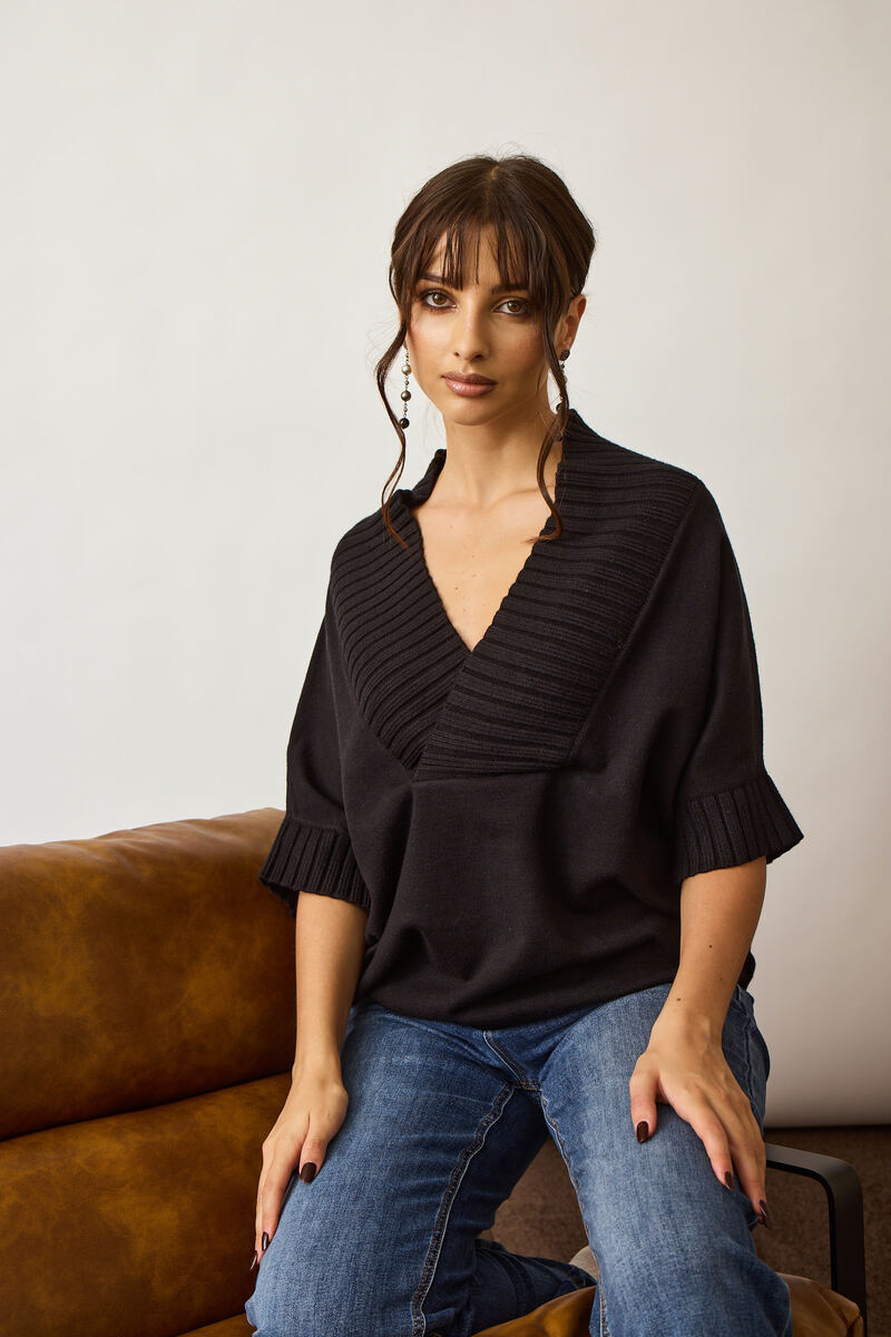 Pull Scollo V Coste nero|Colore:Nero