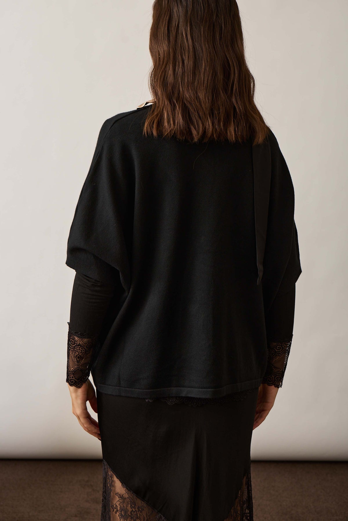 Pull Con Placchetta Dorata Nero|Colore:Nero