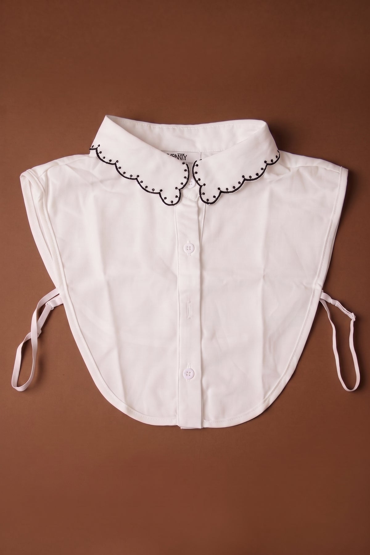 Collo Camicia Con Ricamo Bianco